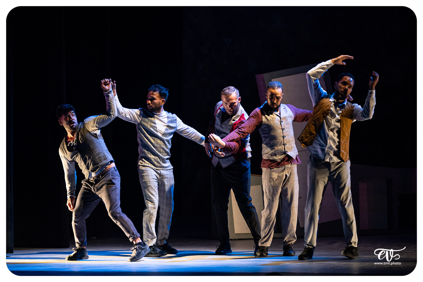 SUR LE FIL (CIE PYRAMID)